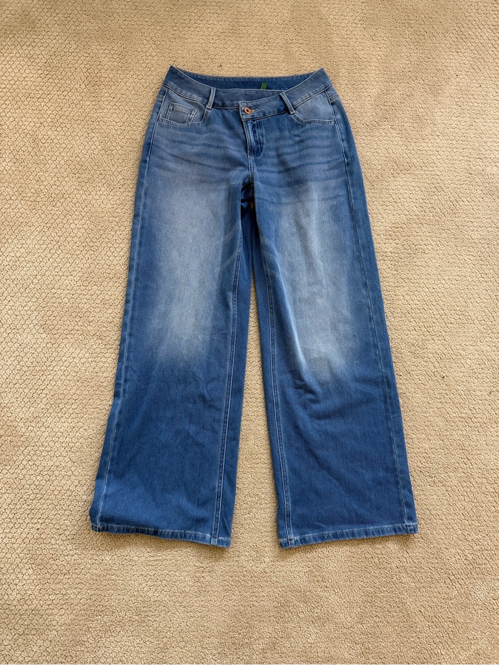 HALARA Wide-Leg Jeans in Medium Blue Wash